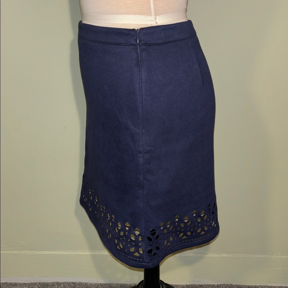 Mi Ami Navy Pencil Skirt with Laser-Cut Hem size small - Picture 3 of 8